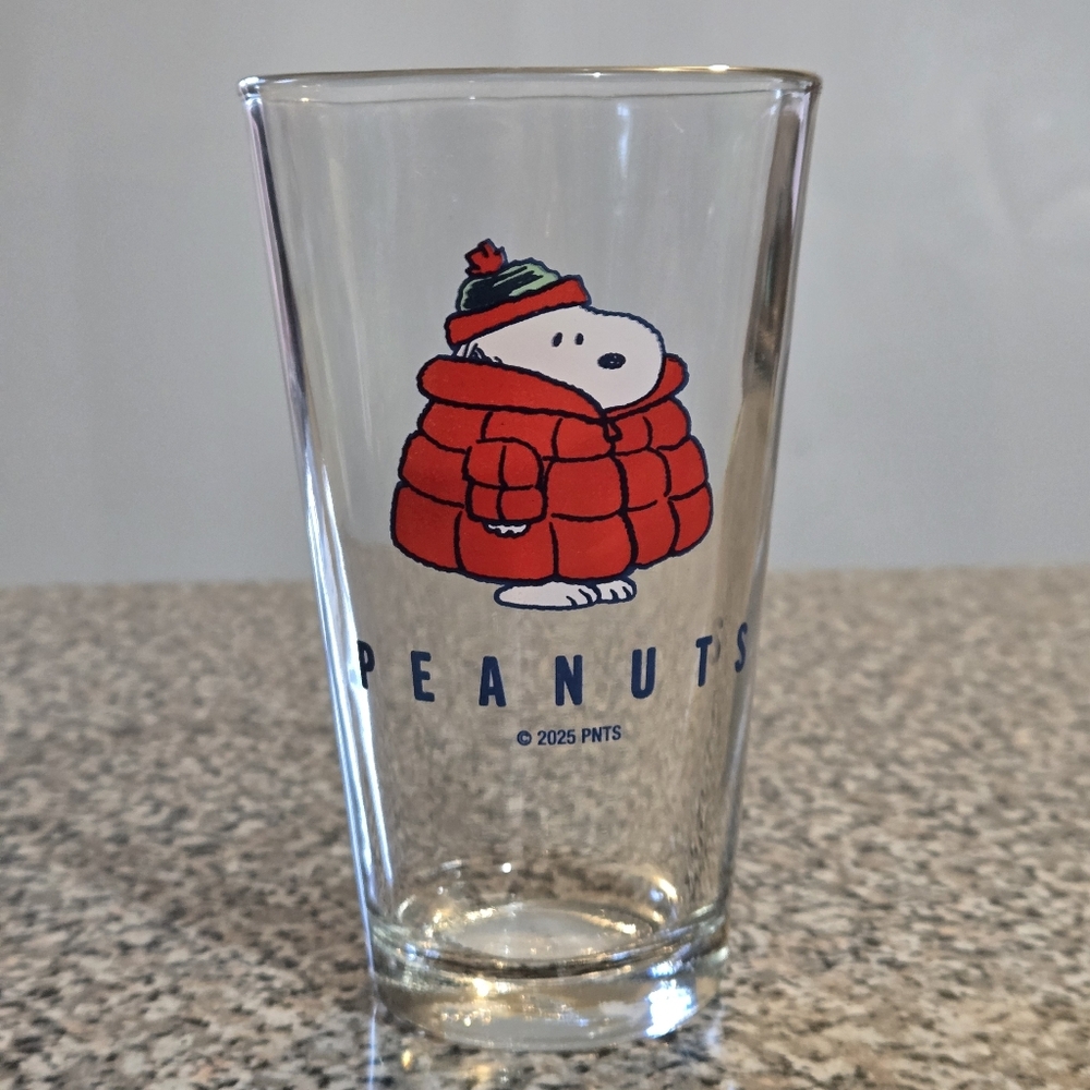 Peanuts: Snoopy Glass with Red Jacket Design